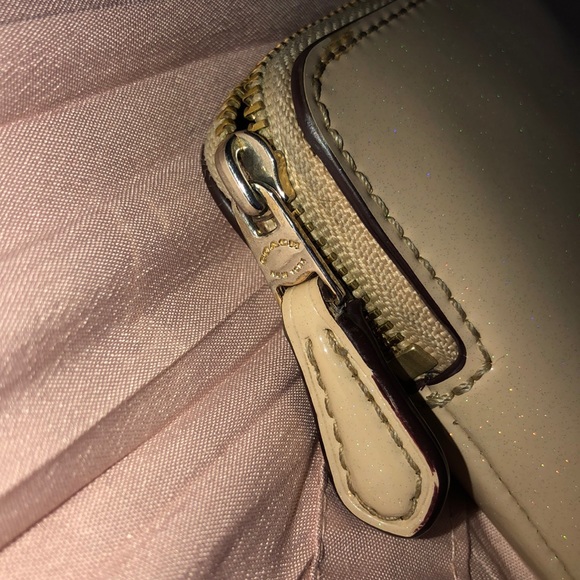 Used Coach Wristlet‼️ - Picture 6 of 7